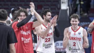 A Milli Basketbol Takımı, Avrupa Şampiyonası'nda 24 yıl sonra yarı finale yükseldi