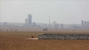 AA ekibi DEAŞ'la işbirliği yapmakla suçlanan Fransız şirketi Lafarge'ın Suriye'deki fabrikasını görüntüledi