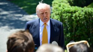 ABD Başkanı Trump, İran'da her şeyi iki günde yerle bir edebileceklerini iddia etti