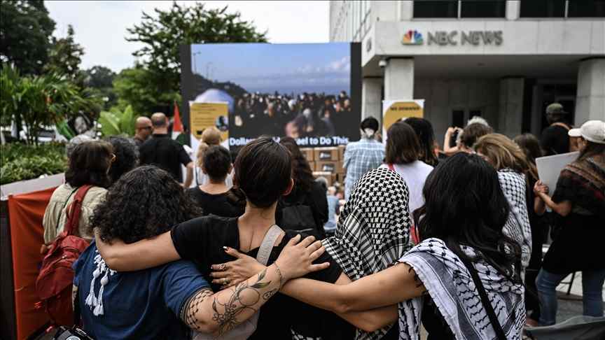ABD'de göstericiler, medyanın Gazze'ye saldırılar konusunda taraflı olmasını protesto etti