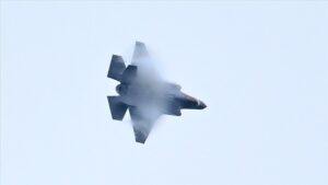 ABD'ye ait F-35 uçağı, İran semalarında hasar aldı ve acil iniş yaptı