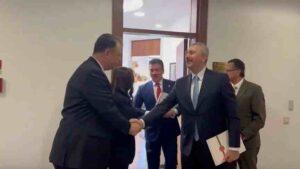 AK Parti heyeti, CHP Grubu ile görüştü