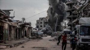 Ateşkesi ihlal eden İsrail ordusu Gazze Şeridi'ne yönelik saldırılarını sürdürüyor