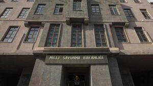 Azerbaycan-Gürcistan sınırında düşen kargo uçağının enkazında incelemeler sürdü