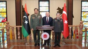 Bakan Güler, Libya Ulusal Ordusu Kara Kuvvetleri Komutanı Korgeneral Hafter'i ağırladı