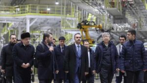 Bakan Kacır, Çin'in en büyük otomotiv ihracatçısını Türkiye'ye yatırıma davet etti