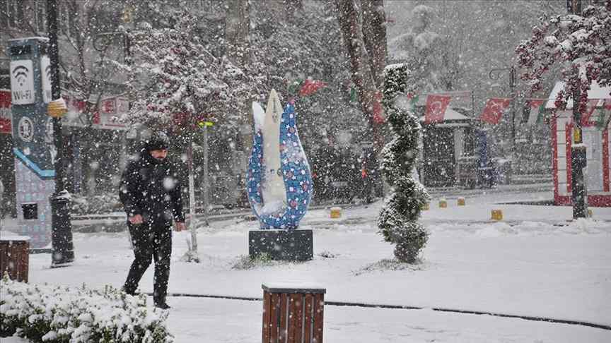 Bazı illerde kar etkili oldu