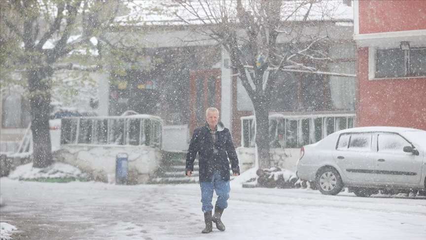 Bazı illerde kar etkili oldu