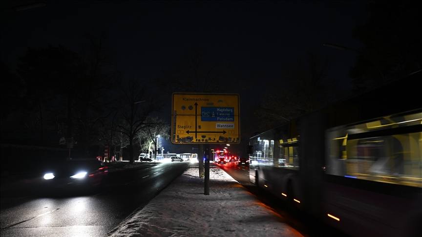 Berlin'de on binlerce haneye elektrik verilemiyor