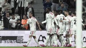 Beşiktaş 3 puanı 3 golle aldı Beşiktaş 3-1 Kocaelispor