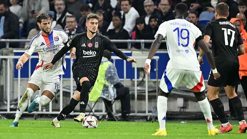 Beşiktaş, Fransa'da 3 puanı tek golle aldı Olimpik Lyon 0-1 Beşiktaş
