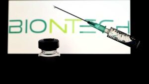 BioNTech, Afrika'daki ilk aşı fabrikasını açtı mRNA tabanlı aşı üretimi yapılacak