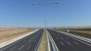Bölünmüş yol ve otoyollar sayesinde 768 milyon saat tasarruf sağlandı