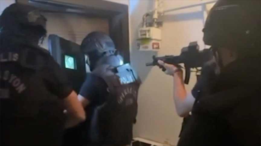 Çember-22 operasyonlarında aranan 3 bin 126 kişi yakalandı