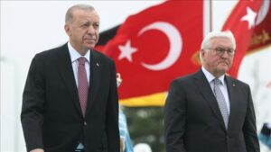 Cumhurbaşkanı Erdoğan, Almanya Cumhurbaşkanı Steinmeier'e tarihi mektubun birebir basımını hediye etti