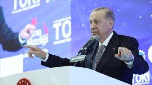 Cumhurbaşkanı Erdoğan Depremzedelerimizi en kısa sürede yeni ve güvenli yuvalarına kavuşturmak için koşturacağız