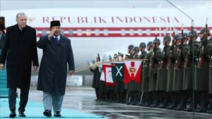 Cumhurbaşkanı Erdoğan, Endonezya Cumhurbaşkanı Subianto'yu havalimanında karşıladı