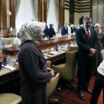 Cumhurbaşkanı Erdoğan, Kahramanmaraş’taki okul saldırısında hayatını kaybeden öğrencilerin aileleriyle görüştü