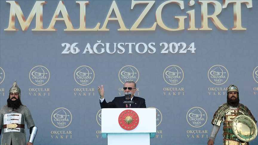 Cumhurbaşkanı Erdoğan Milletçe zorlukların üstesinden ancak bir olursak geliriz