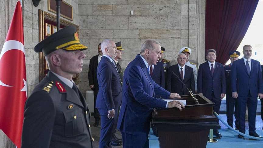 Cumhurbaşkanı Erdoğan Milletimizin istikbalini güvenceye alacak tarihi adımlar atıyoruz