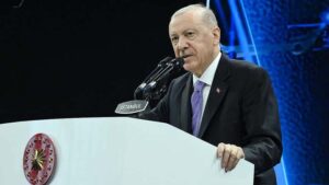 Cumhurbaşkanı Erdoğan Türkiye'yi yatırımlarla eserlerle hizmetlerle ihya etmek gibi bir gayemiz var