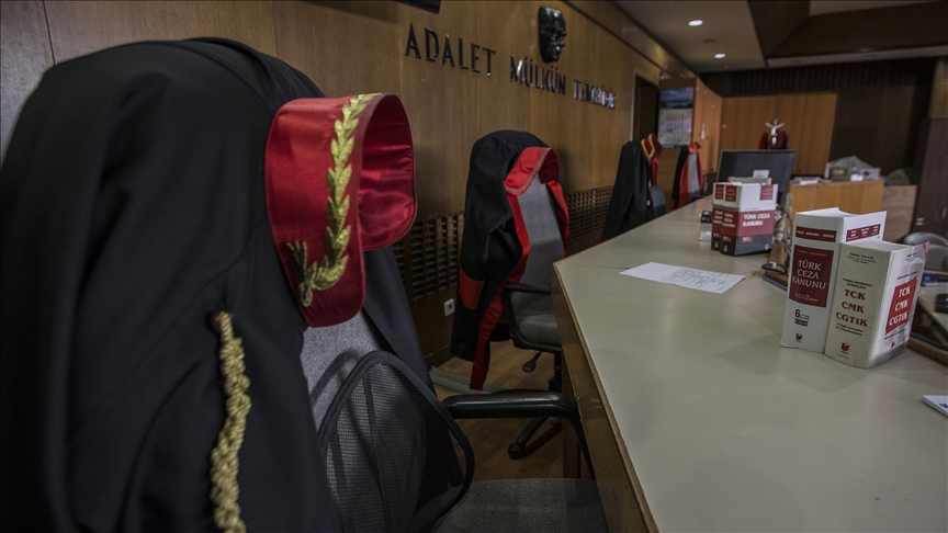 Ehliyet sınavında düzenek kullanarak kopya çeken 49 yaşındaki kadının 4 yıla kadar hapsi istendi