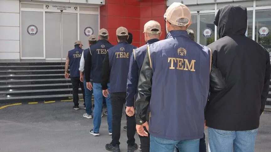 FETÖ'ye yönelik 22 ilde düzenlenen operasyonlarda 51 şüpheli tutuklandı