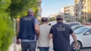 FETÖ'ye yönelik 42 ilde düzenlenen operasyonlarda 128 şüpheli tutuklandı