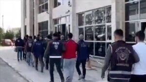 FETÖ'ye yönelik Kıskaç-17 operasyonlarında 45 şüpheli yakalandı