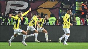 Fenerbahçe, Trabzon'da uzatmanın son dakikasında güldü Trabzonspor 2-3 Fenerbahçe