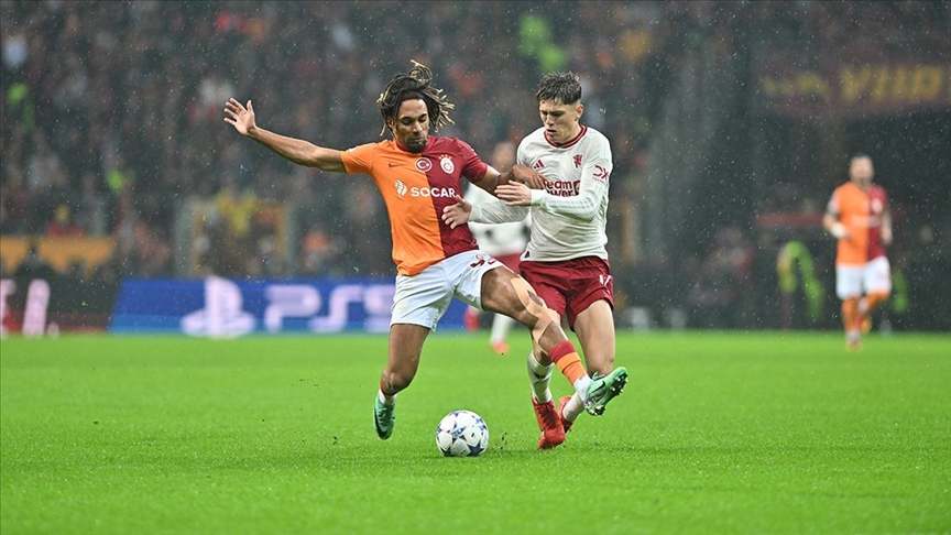 Galatasaray konuk ettiği Manchester United ile berabere kaldı Galatasaray 3-3 Manchester United