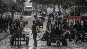 Gazze'de zorla göçü kabul etmeyen Filistinliler, ölüm ve yıkımların şokunu yaşıyor