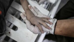 Gazze'deki Filistinliler, sığındıkları Şifa Hastanesi'nde zor şartlarda yaşam mücadelesi veriyor