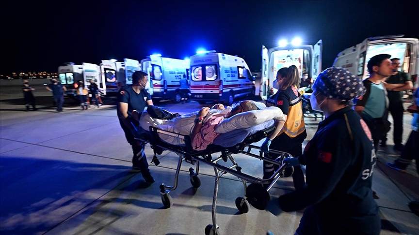 Hac ibadeti sırasında sağlık sorunları yaşayan 13 kişi Türkiye'ye getirildi