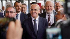 Hazine ve Maliye Bakanı Mehmet Şimşek Türkiye'nin kredi notu artmaya başladı