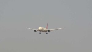 Hindistan'da havayollarından, yakıt vergisi indirimi uygulanmazsa operasyonların duracağı uyarısı