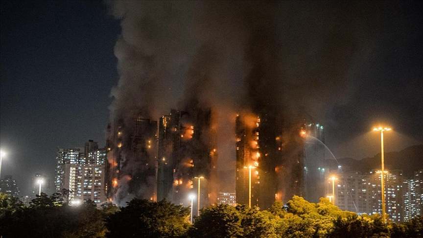 Hong Kong'da bir sitede çıkan yangında 44 kişi öldü, 279 kişiden haber alınamıyor