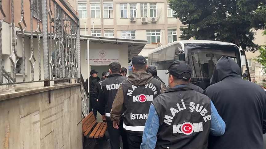 İBB'ye yönelik yolsuzluk soruşturmasında gözaltına alınan 45 zanlı adliyede