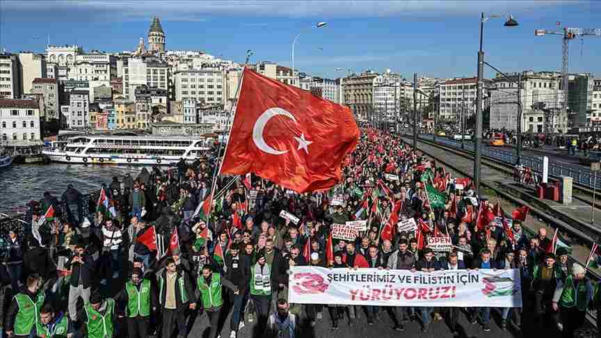 İHH İnsani Yardım Vakfınca, İstanbul'da şehitler ve Filistin için yürüyüş düzenlendi