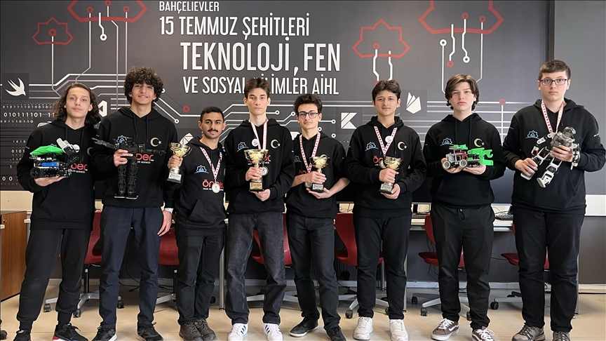 İmam hatip lisesi öğrencileri, Kanada'daki robot yarışmasında dünya şampiyonu oldu
