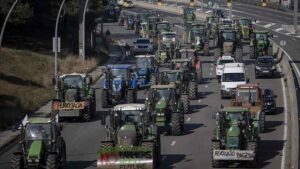 İspanya'da çiftçilerin 3 gündür devam eden protestolarında 19 kişi gözaltına alındı