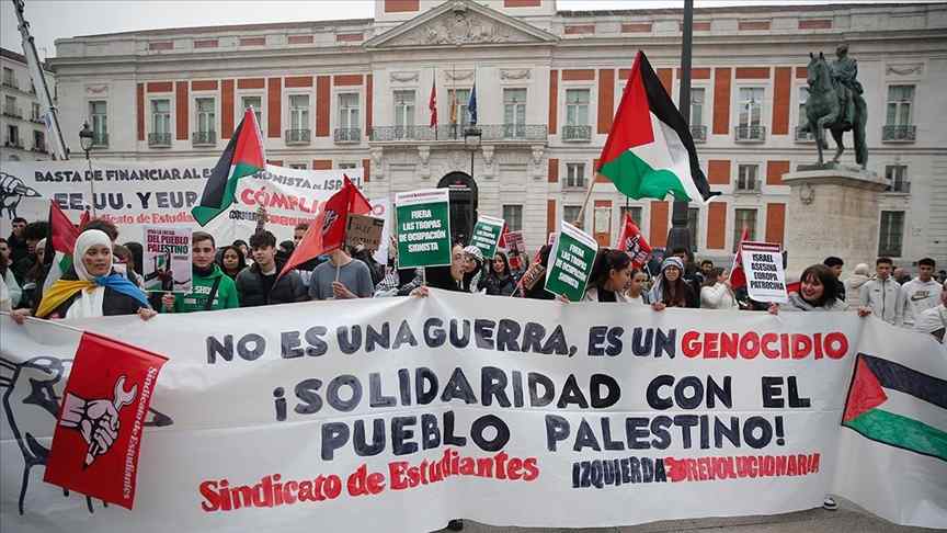 İspanya'da öğrenciler Filistin'e destek için ikinci kez ders bırakma eylemi yaptı