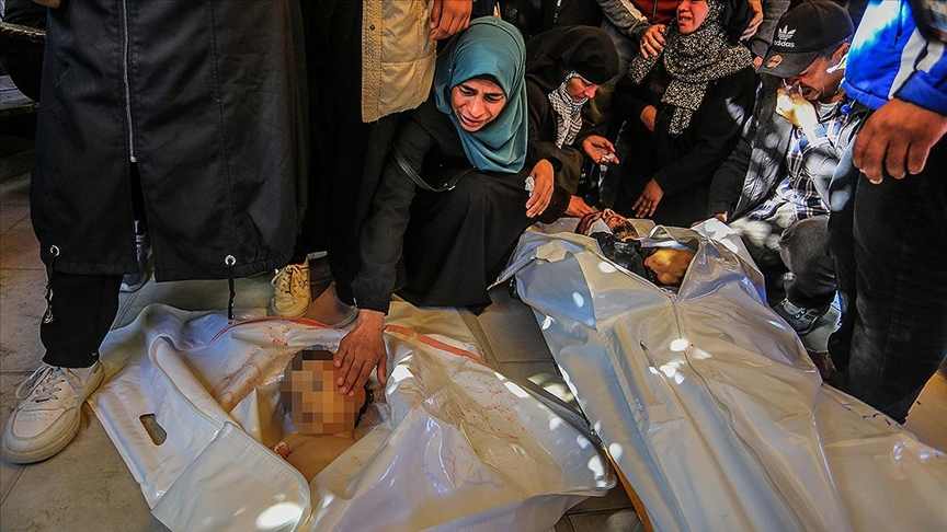 İsrail Gazze'de Filistinlilerin çadırlarını vurdu