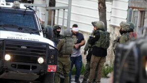 İsrail askerleri, Batı Şeria'nın Nur Şems Mülteci Kampı'nda 50 Filistinliyi gözaltına aldı
