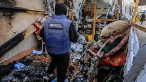 İsrail ordusu Gazze'de gazetecilerin kaldığı çadıra saldırı düzenledi