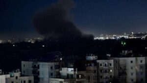 İsrail ordusu Lübnan'ın güneyine hava ve topçu saldırılarını sürdürüyor