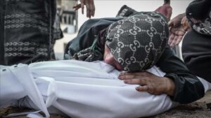 İsrail'in Gazze Şeridi'ne düzenlediği saldırılarda 22 Filistinli hayatını kaybetti