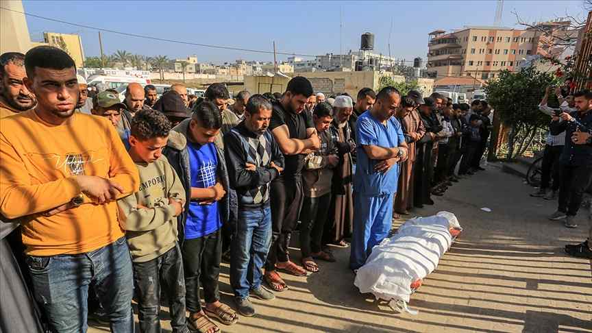İsrail'in Gazze'nin Han Yunus bölgesine saldırılarında 10 Filistinli hayatını kaybetti