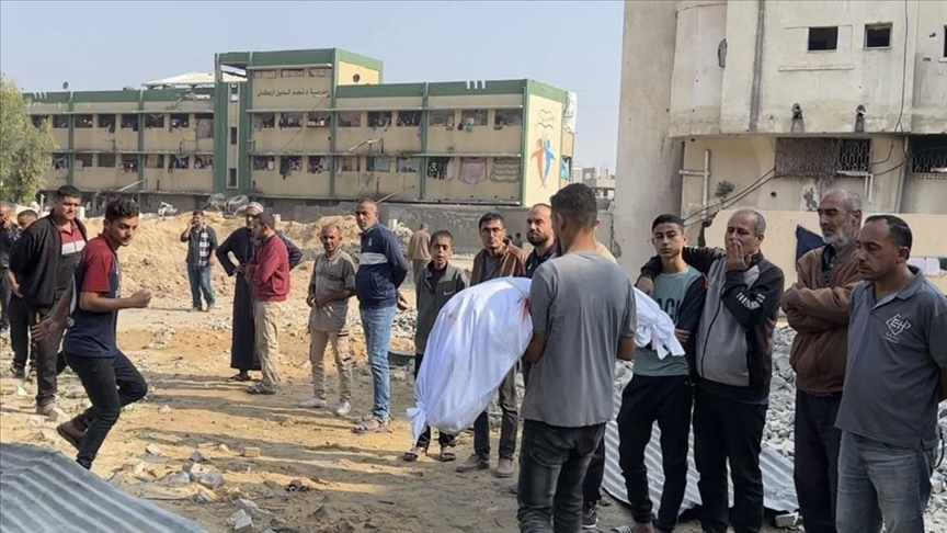 İsrail'in Gazze'nin orta kesimine düzenlediği saldırılarda 2 kişi öldü, 24 kişi yaralandı