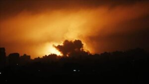 İsrail'in Gazze'ye düzenlediği hava saldırılarında 15 kişi hayatını kaybetti